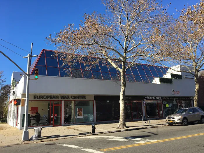 QUEENS CLUB REALTY LLC Picture 4