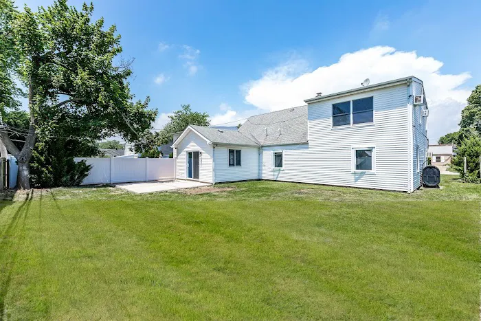 Evantz Saint-Gerard: Licensed Real Estate Salesperson Picture 1
