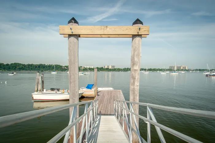 Daniel Gale Sotheby’s International Realty - Queens Office Picture 8