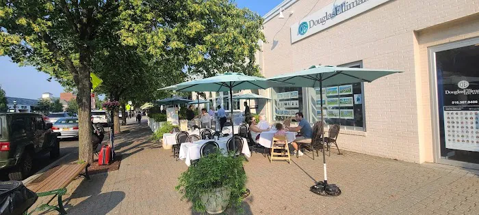 Douglas Elliman Real Estate Office in Garden City, NY Picture 1