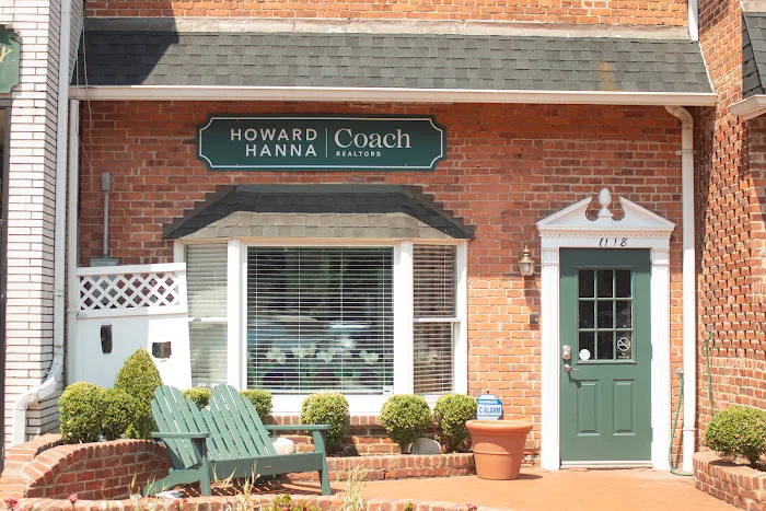 Howard Hanna | Coach Realtors - Garden City Picture 2