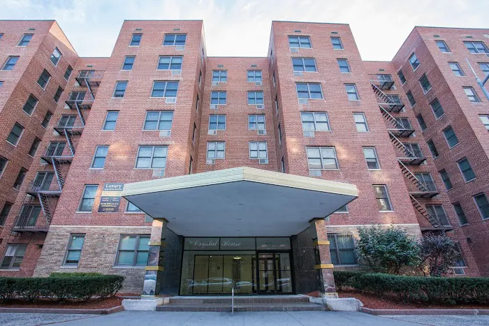 Pelham Parkway Towers Picture 2