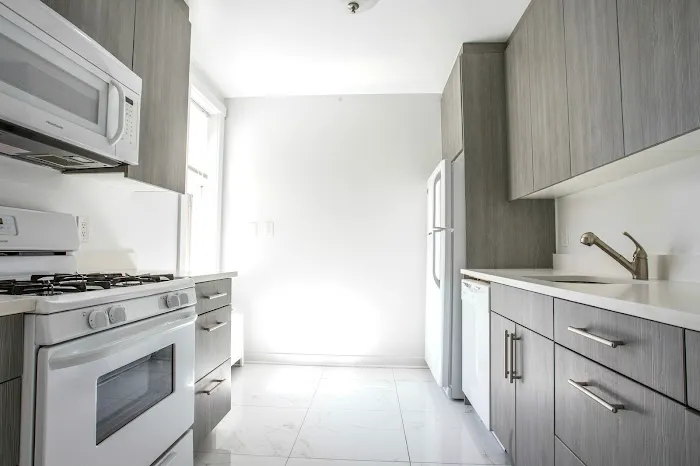 Pelham Parkway Towers Picture 1
