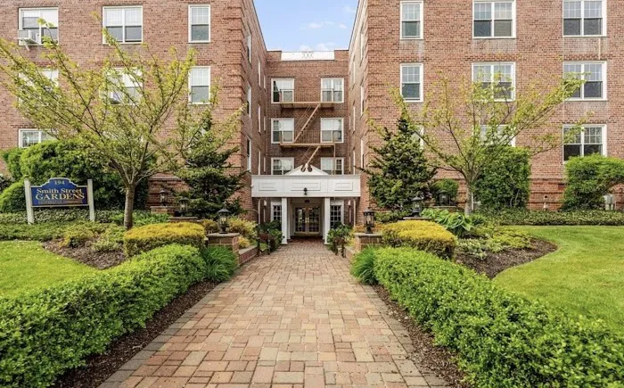 Real Estate Homes, LLC - Commercial & Residential Sales. We Buy Homes for Cash. Best Real Estate Agency in NY. Picture 4