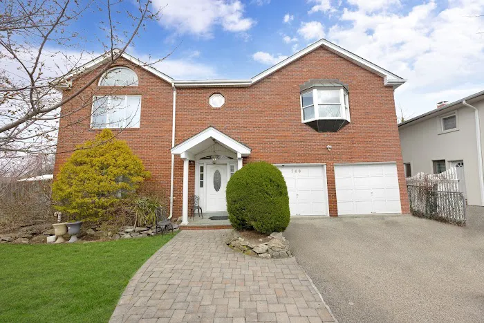 Real Estate Homes, LLC - Commercial & Residential Sales. We Buy Homes for Cash. Best Real Estate Agency in NY. Picture 3