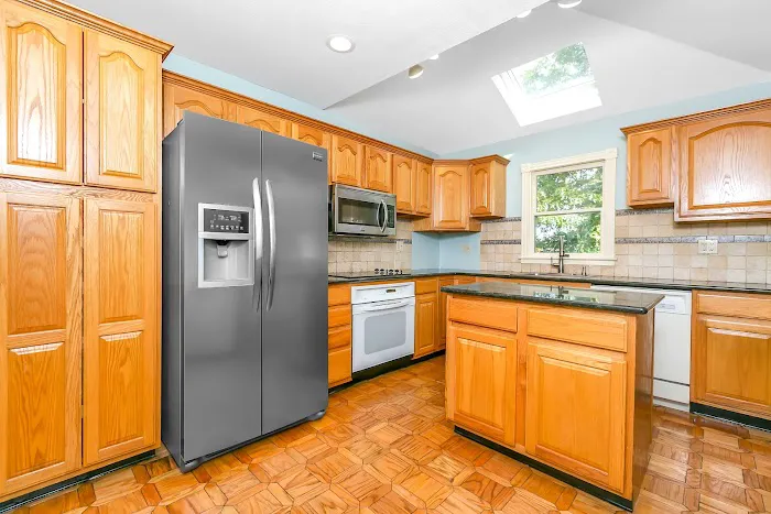 Real Estate Homes, LLC - Commercial & Residential Sales. We Buy Homes for Cash. Best Real Estate Agency in NY. Picture 7