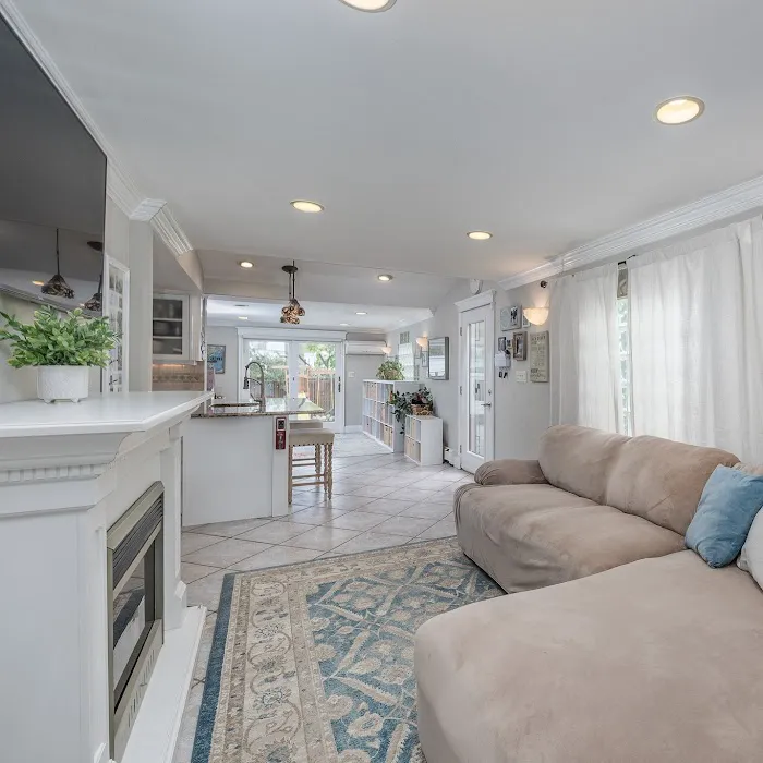 Home & Hearth Real Estate Picture 5