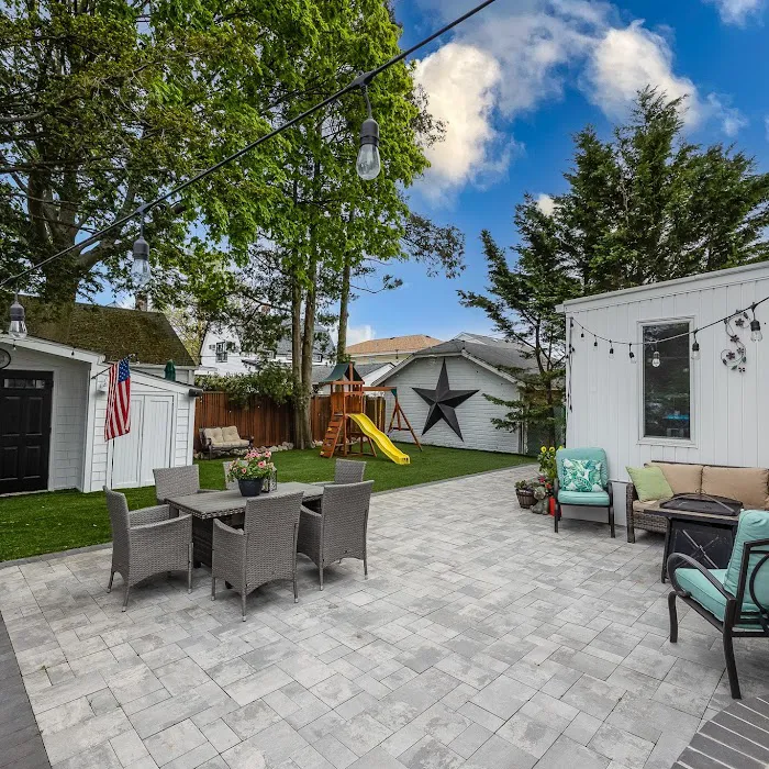 Home & Hearth Real Estate Picture 8