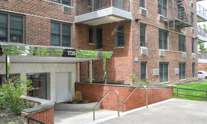 Pelham Park View Picture 3