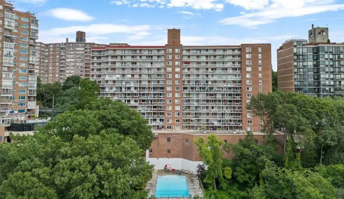 Charles Brophy, Douglas Elliman Real Estate Picture 3