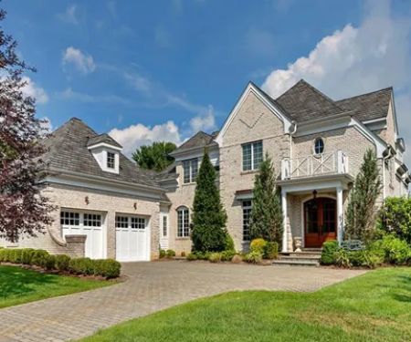 ONE OF A KIND BROKERS. / OOAKB&F, Inc.