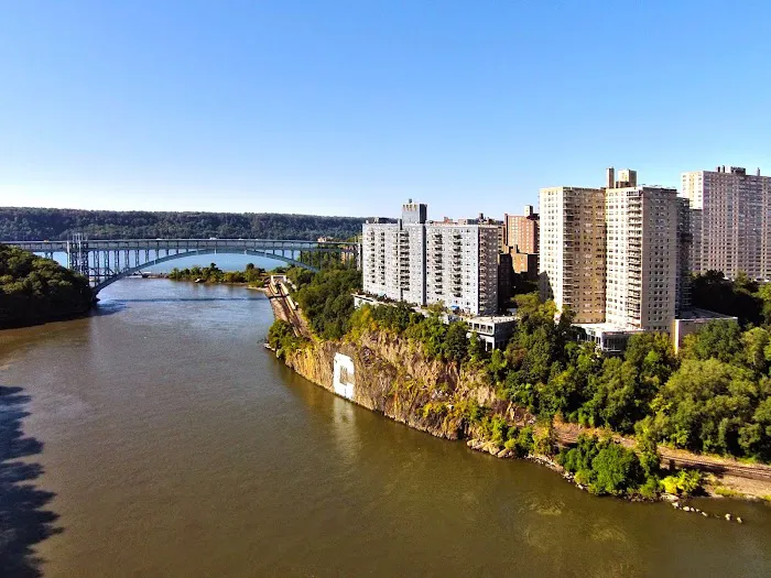 Moda Realty Picture 1