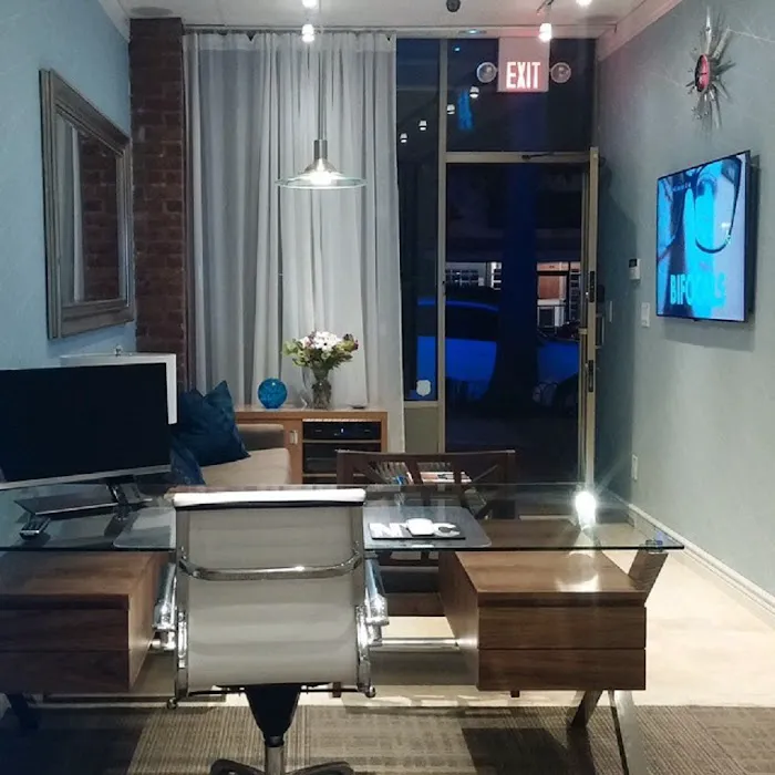 Moda Realty Picture 8