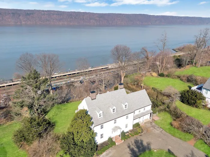Trebach Realty, Inc. Picture 5