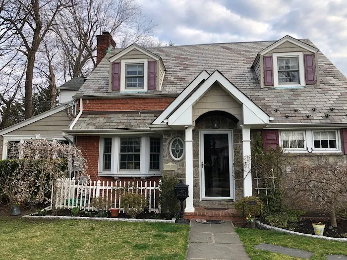 Goldilocks Real Estate Picture 4