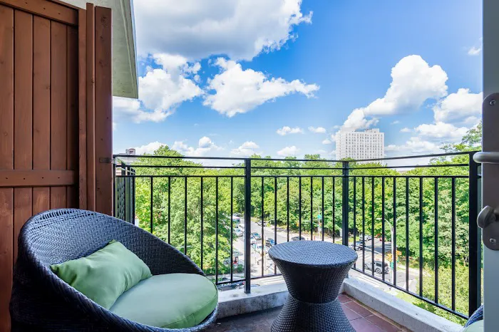 Ernest Chi Real Estate Picture 5