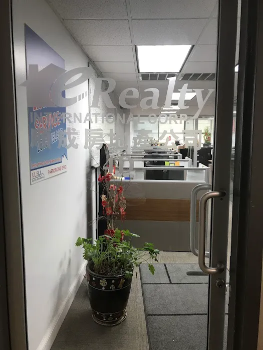 E Realty International Corp. Picture 3