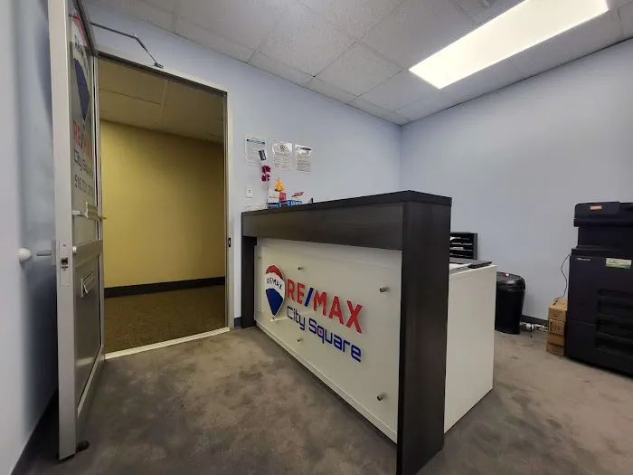 RE/MAX City Square - East Meadow Picture 3