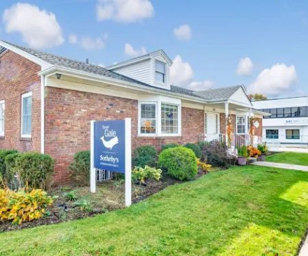 Daniel Gale Sotheby’s International Realty - Carle Place, NY
