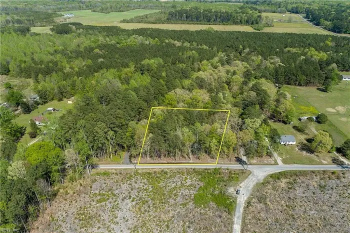 Saddle Rock Realty Picture 4