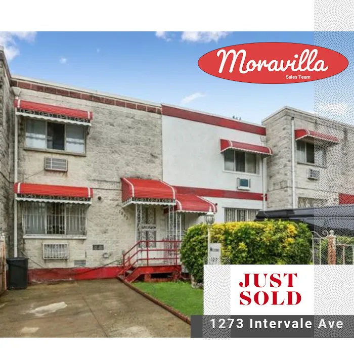 Moravilla Sales Team Picture 10