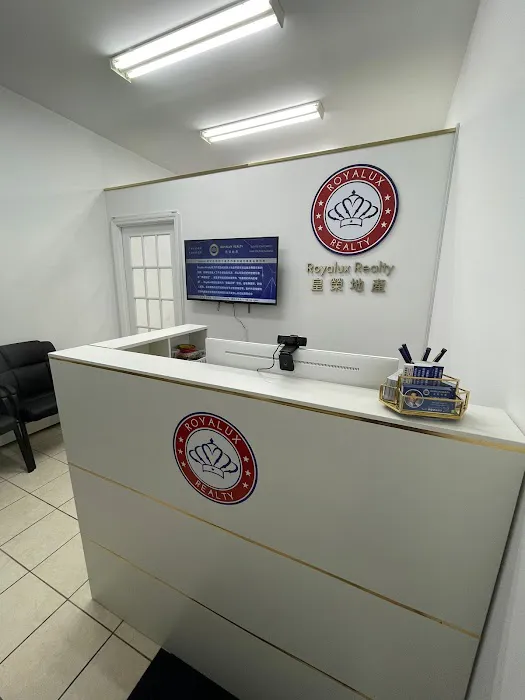 Royalux Realty LLC Picture 2