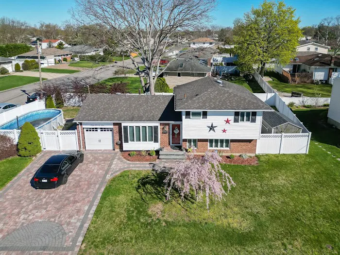 Park Assets Real Estate Corp Picture 4