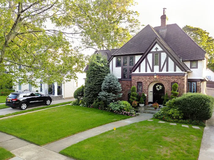 Park Assets Real Estate Corp Picture 5