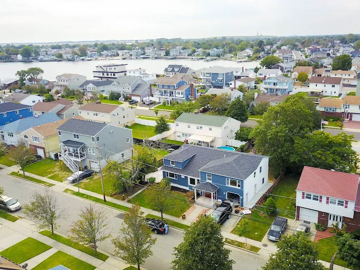 Park Assets Real Estate Corp Picture 10