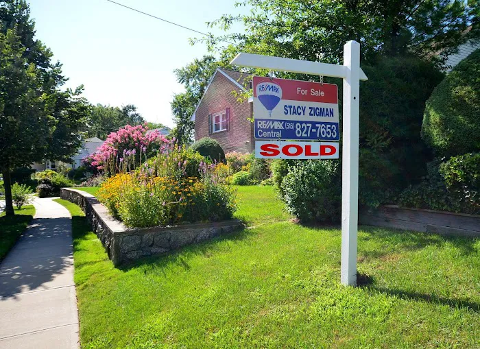 Stacy Zigman - RE/MAX City Square - Long Island and Queens Real Estate Picture 7