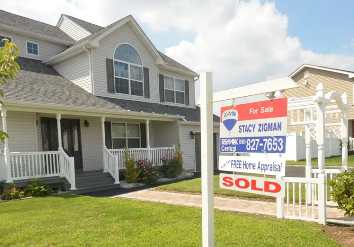 Stacy Zigman - RE/MAX City Square - Long Island and Queens Real Estate Picture 5