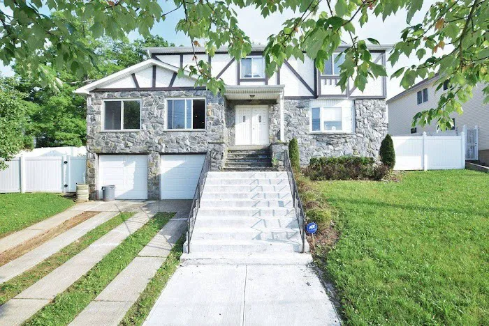 828 REIG Inc Picture 2
