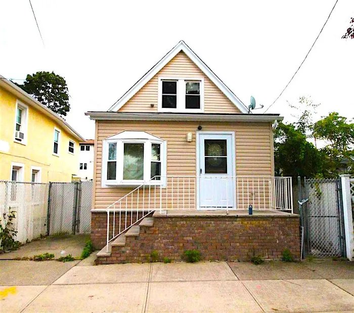 828 REIG Inc Picture 6