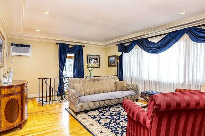AG CORE REALTY Picture 2