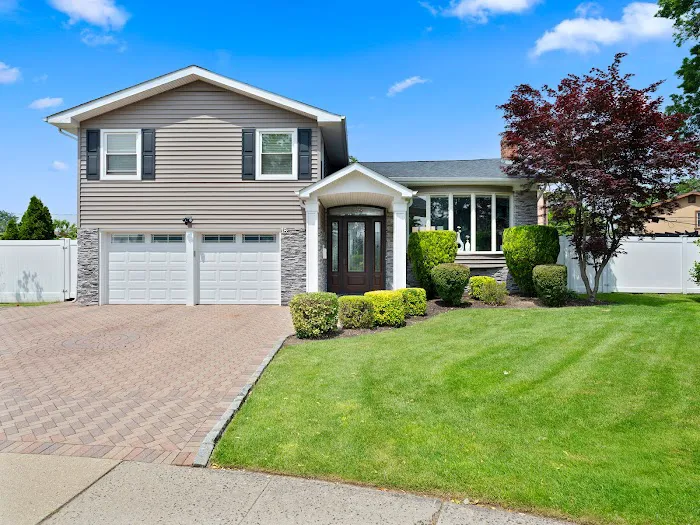 Panache Real Estate Picture 4