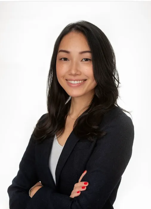 Jingwen (Susanna) Ding, Realtor Picture 1