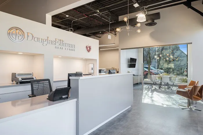 Douglas Elliman Real Estate Office in Merrick, NY Picture 3