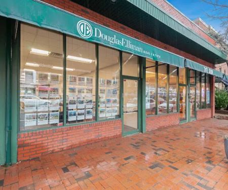Douglas Elliman Real Estate Office in Great Neck, NY