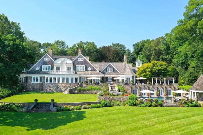 Daniel Gale Sotheby's International Realty - Great Neck, NY Picture 4