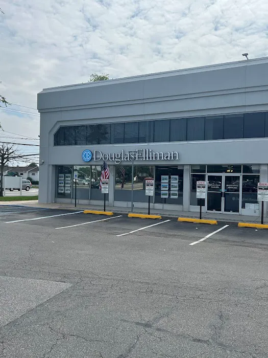 Douglas Elliman Real Estate Office in Central Nassau - Plainview, NY Picture 1