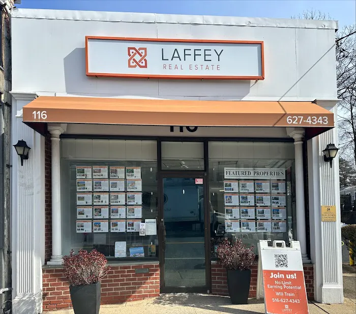 Pauline Conti Managing Director at Laffey Real Estate, Manhasset Picture 2