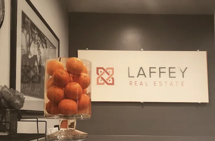 Laffey Real Estate | Manhasset Picture 4