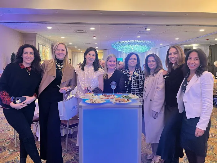 Lisa Ferraro - Realtor at Daniel Gale Sotheby's International Realty Picture 1
