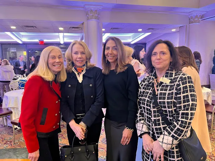 Lisa Ferraro - Realtor at Daniel Gale Sotheby's International Realty Picture 7