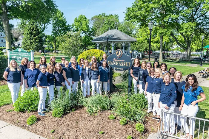 Daniel Gale Sotheby’s International Realty - Manhasset, NY | Manhasset Real Estate Picture 6