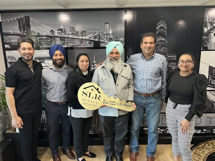 Sun Lux Realty Picture 1