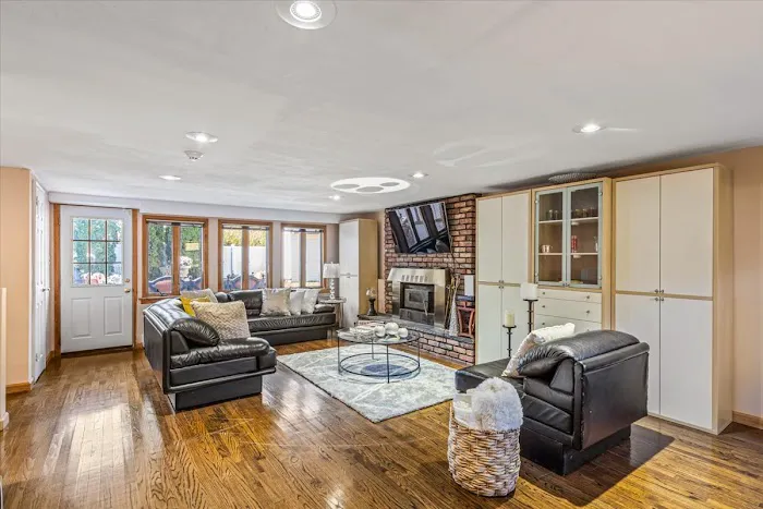 Joyce E Stewart, Associate Broker Charles Rutenberg Realty Picture 2