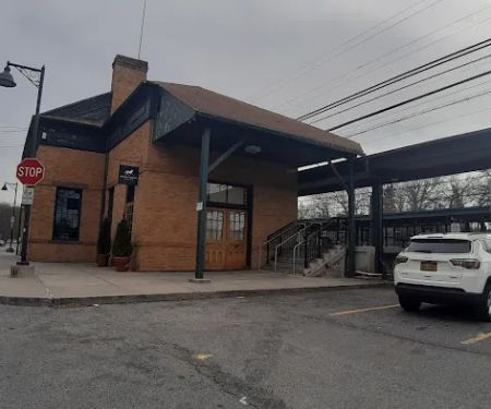 Houlihan Lawrence - Pelham Real Estate