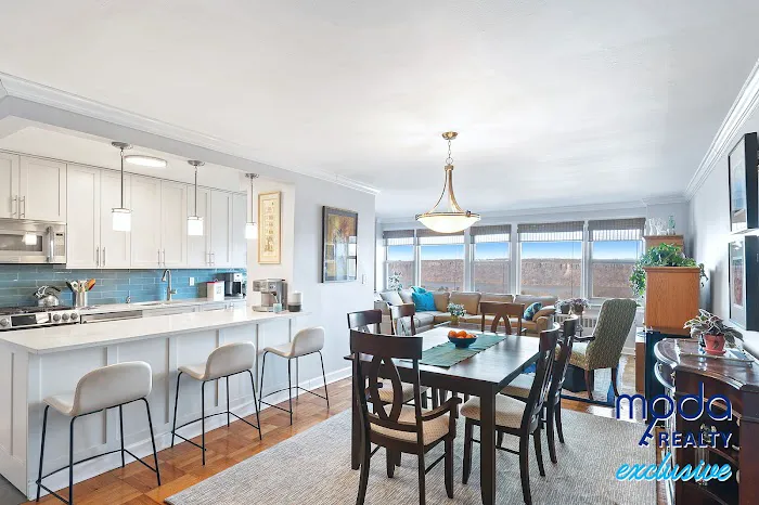 Moda Realty Picture 3
