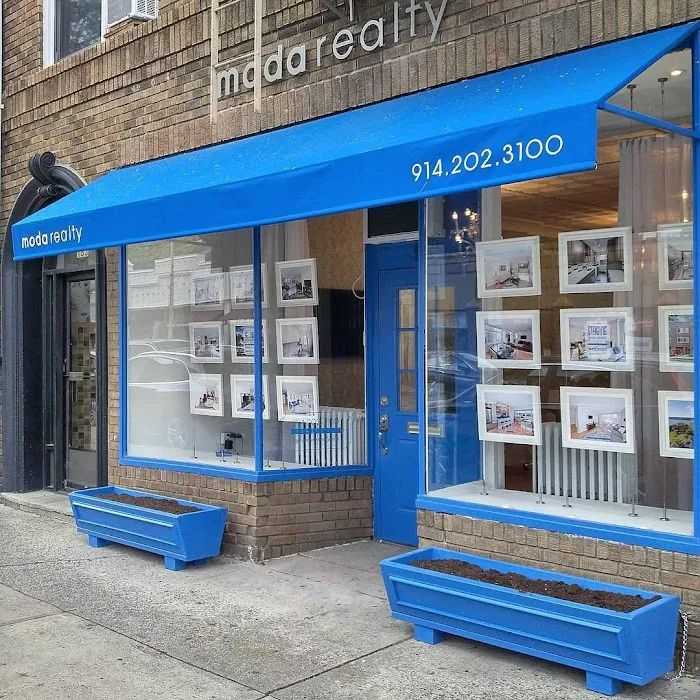 Moda Realty Picture 5